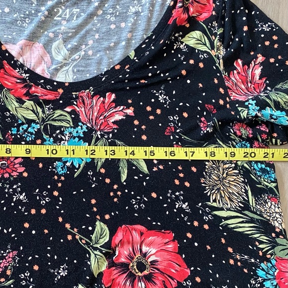 Maurices 24/7 Women’s Pull Over Short Sleeved Top - Picture 4 of 5